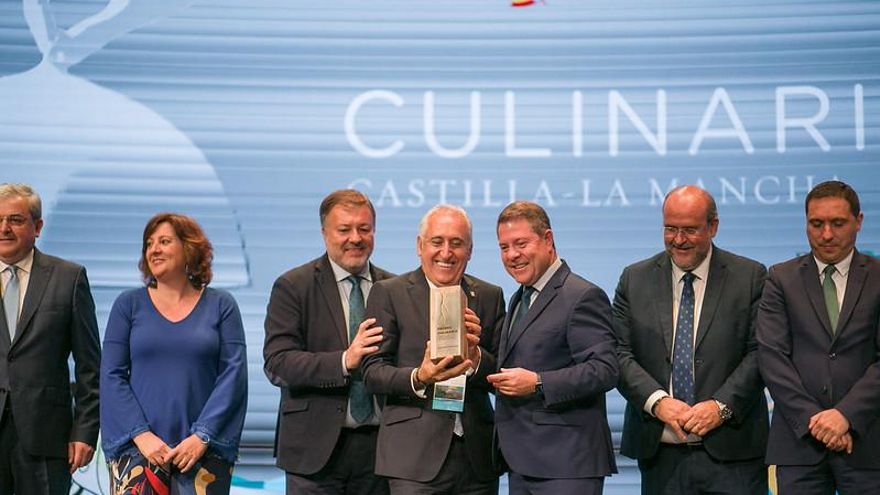 Entrega del premio a Adolfo