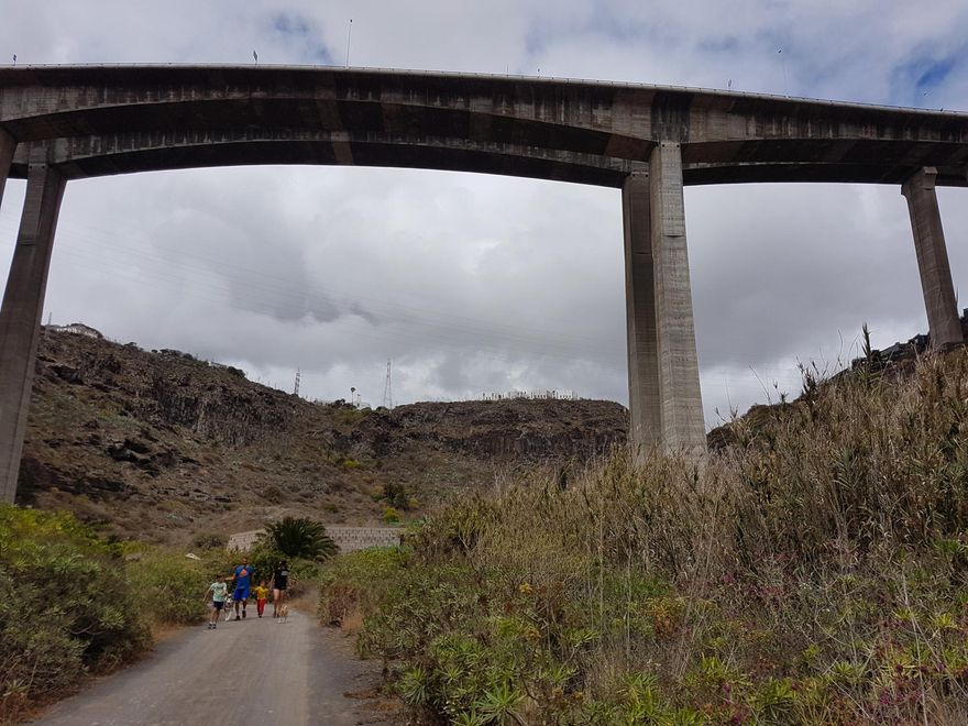 El Guniguada cruzado de lado a lado por el viaducto de la GC-3.