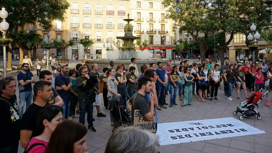 Concentración de la asociación Bienvenidos Refugiados en Huesca.