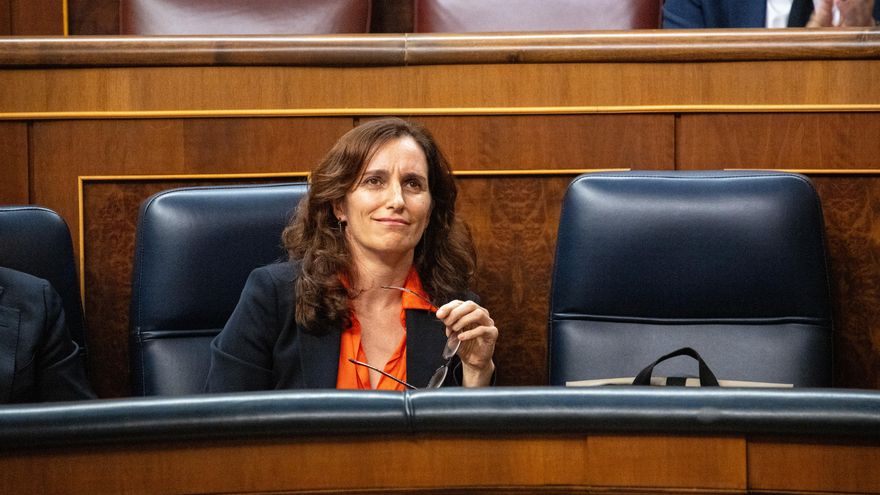 La ministra de Sanidad, Mónica García, durante una sesión de control al Gobierno en el Congreso de los Diputados, este jueves.