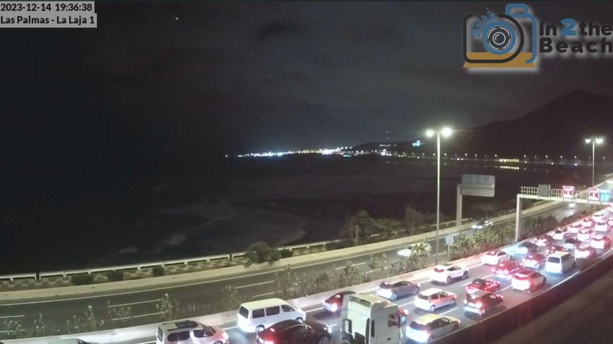 Colapso en la GC-1 tras la avería de un camión con queroseno