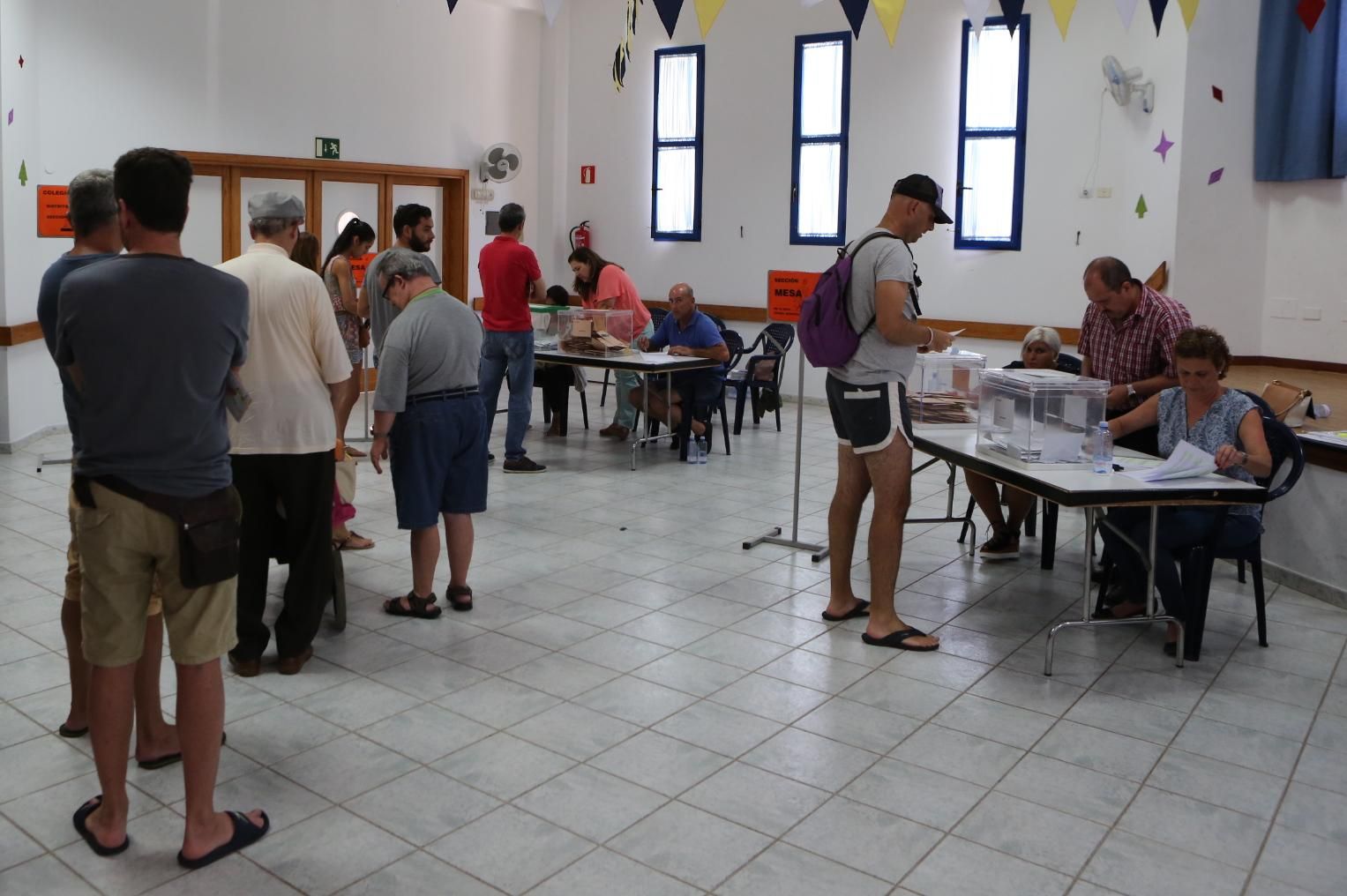 Jornada electoral en el Centro de Mayores, Arinaga (Alejandro Ramos)