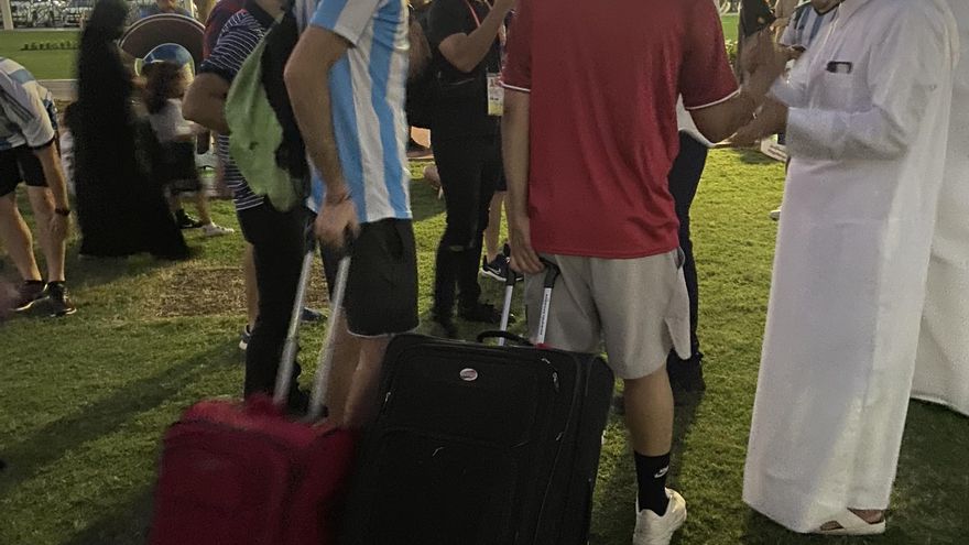 Gastón, el argentino que se volvía pero fue invitado a la casa de un qatarí por lo que queda del Mundial