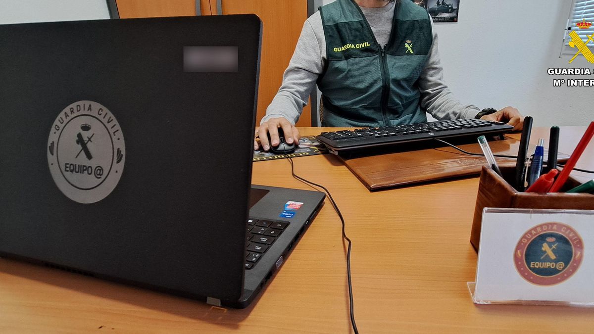 Una mujer, detenida tras haber exigido a un hombre el pago de 3.000 euros en un caso de 'sextorsión'