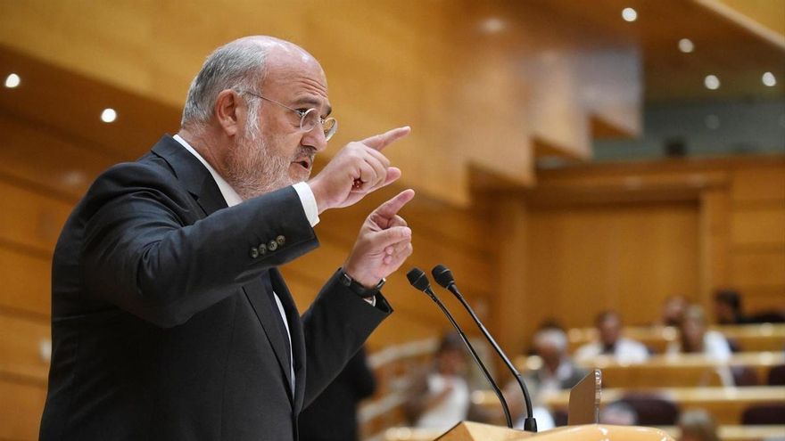 El senador de JxCat Eduard Pujol interviene durante una sesión plenaria, en el Senado, a 31 de julio de 2024, en Madrid (España)