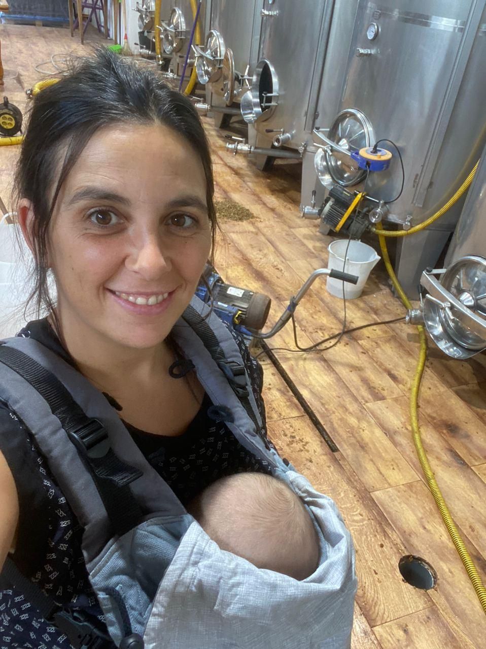 María Gómez Melini en la bodega de Vinos Viñarda.