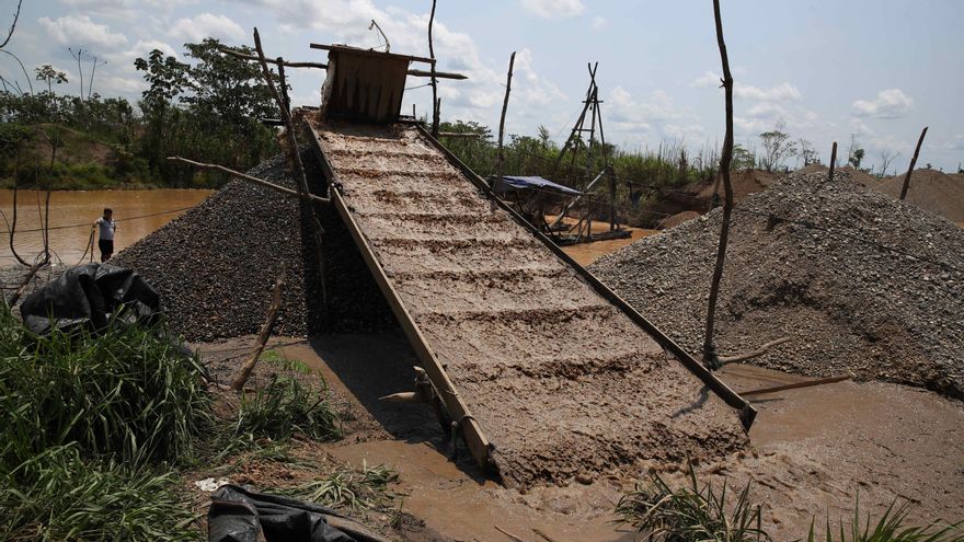 Polémica en Perú por una ley que permite heredar el permiso temporal de la minería ilegal