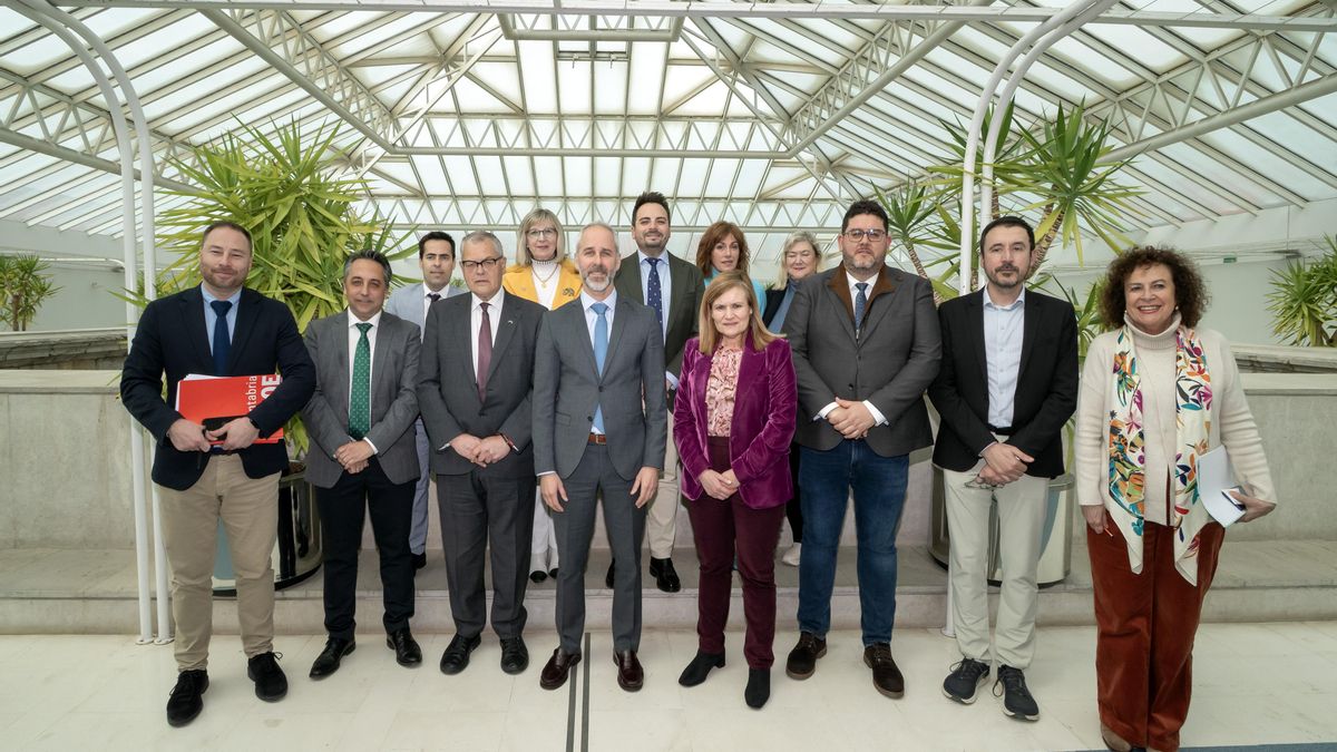 PRC y PSOE piden al consejero de Educación que evite "triunfalismos" porque las reivindicaciones de los docentes van más allá del acuerdo salarial