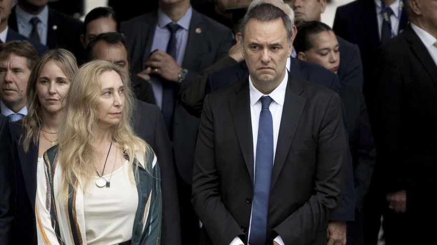 Adorni presentó su declaración jurada, admitió ahorros "en negro" y complicó la defensa oficial de la "inocencia fiscal"