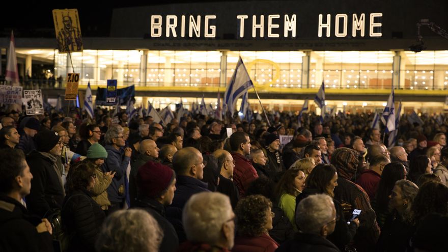 Gaza se hunde en el horror mientras los israelíes se dividen entre quienes piden la vuelta de los rehenes o derrocar a Hamás