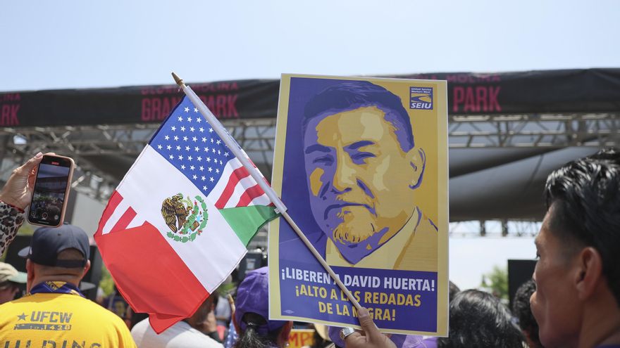 Activistas celebran la liberación de líder sindical detenido en una redada en Los Ángeles