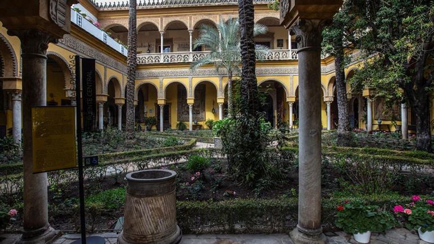 Interior del Palacio de las Dueñas de Sevilla uno de los 38 palacios habitados de España que han sido seleccionados por el catedrático de Historia de la Arquitectura Ignacio González-Varas para la obra "Palacios y casas señoriales de España" por su valores arquitectónicos y artísticos.