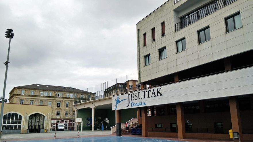 Al menos nueve centros guipuzcoanos han constatado que algunos alumnos han sido agregados a los chat con contenido sexual