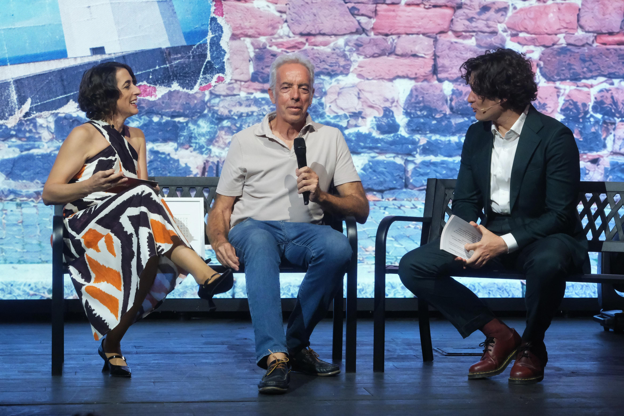 El premiado, durante la breve entrevista con los presentadores.