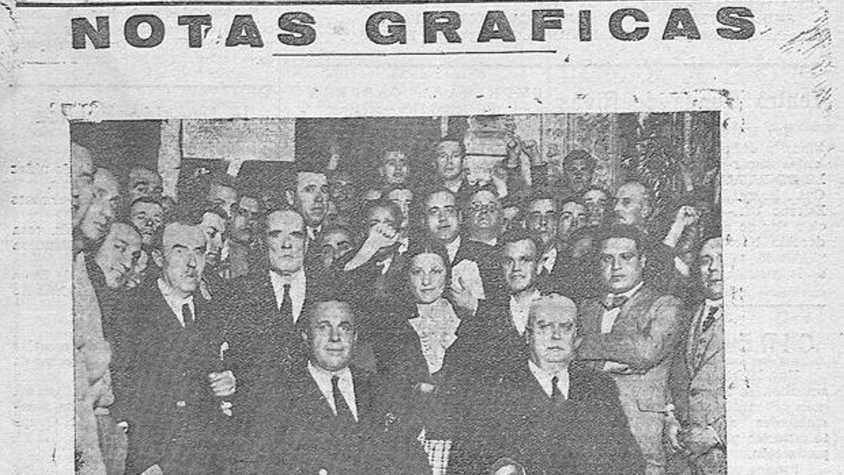 prensa_0724 - Portada del diario 'La Voz' el día de la toma de posesión de Sánchez Badajoz, en el centro.