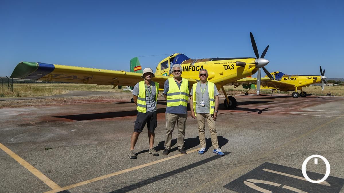 Personal del INFOCA  en el aeropuerto de Córdoba