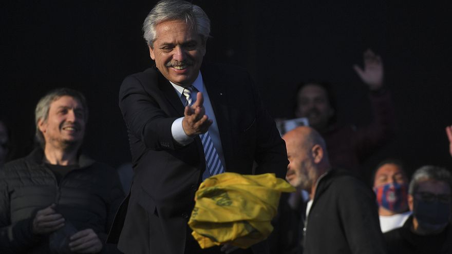 El Presidente, ante los movimientos sociales,  ratificó su idea de "cambiar planes sociales por empleo"