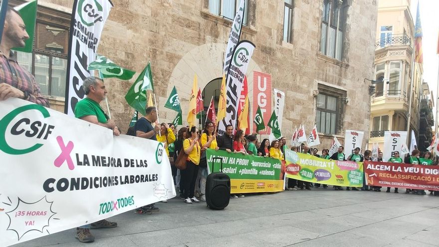 Los sindicatos rompen las negociaciones con Educación a tres días de la huelga indefinida: "La situación es insostenible y un chantaje"