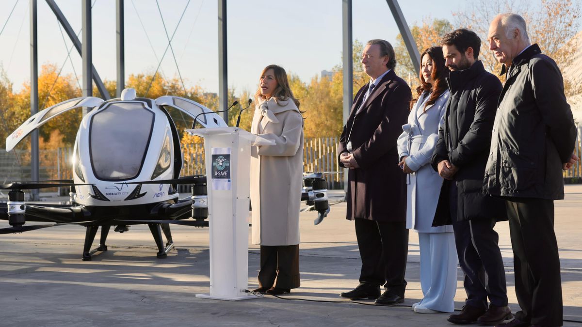 Zaragoza prueba un sistema pionero para transportar en un dron material destinado a emergencias y catástrofes