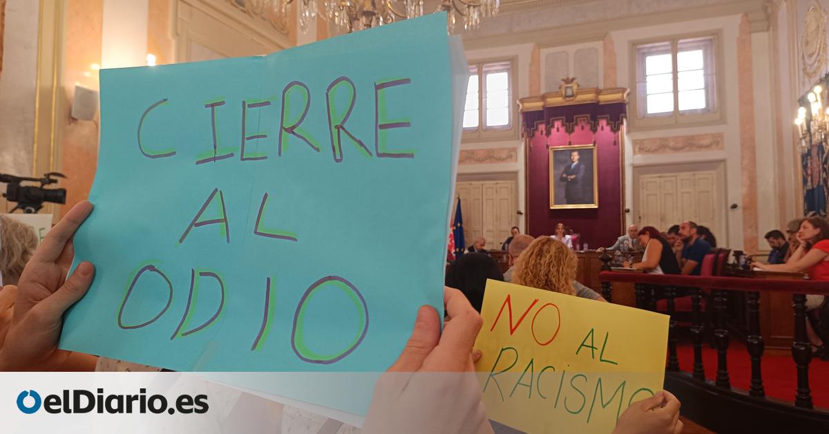 Alcalá de Henares aprueba pedir el cierre del centro de migrantes pese a las protestas de vecinos:  Cierre al odio 