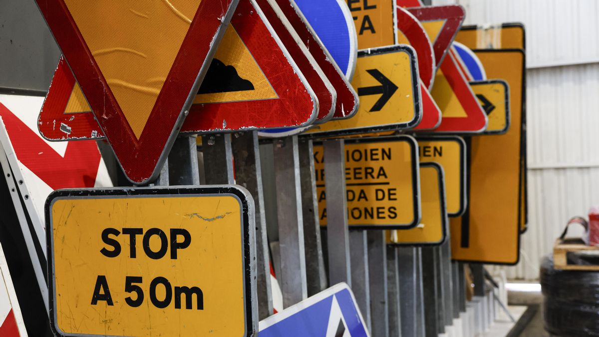 Señales de tráfico en una imagen de archivo