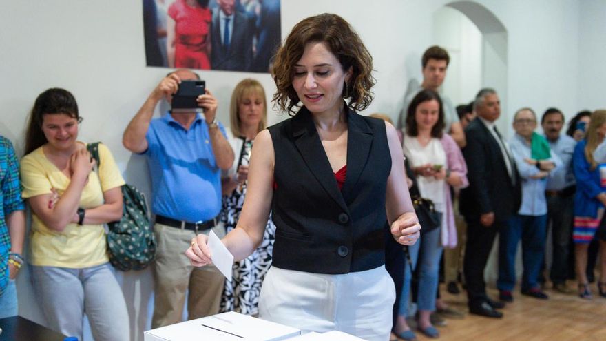 Comunidad de Madrid, Isabel Díaz Ayuso, acude a votar a los candidatos a compromisarios a la candidatura de la presidencia del PP de Madrid, en la Sede del PP de Chamberí, a 9 de mayo de 2022, en Madrid (España).