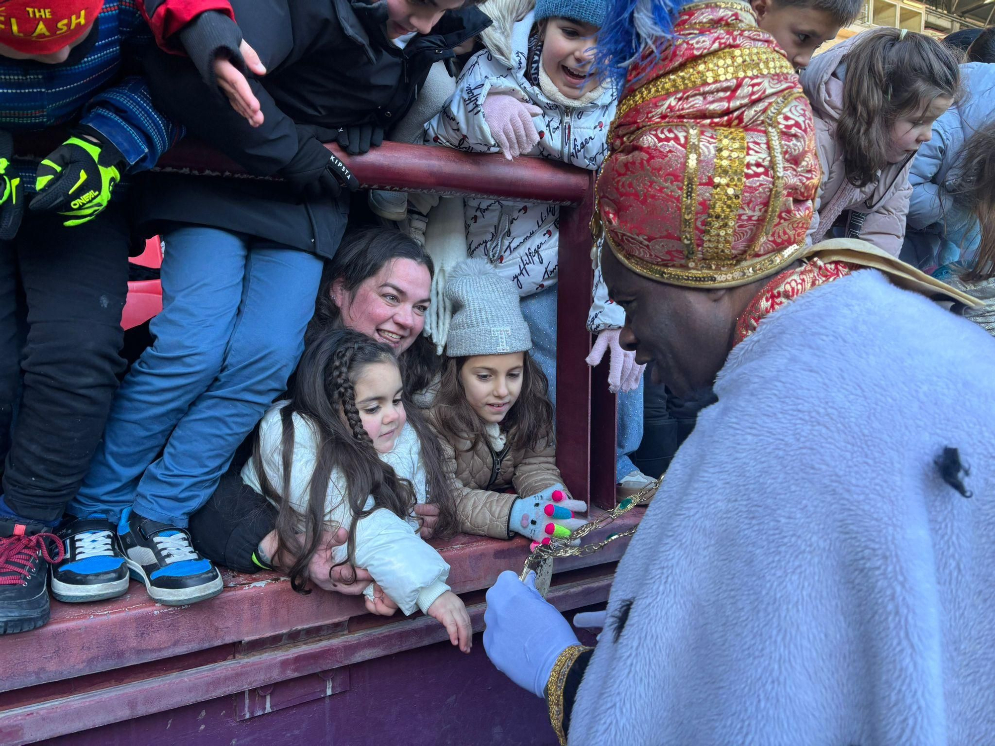 Los Reyes Magos ya están en Logroño: así ha sido el aterrizaje en helicóptero en Las Gaunas