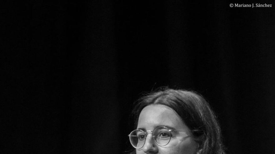 La poeta que vivió la pandemia en la lavandería de un hospital y lo contó con versos