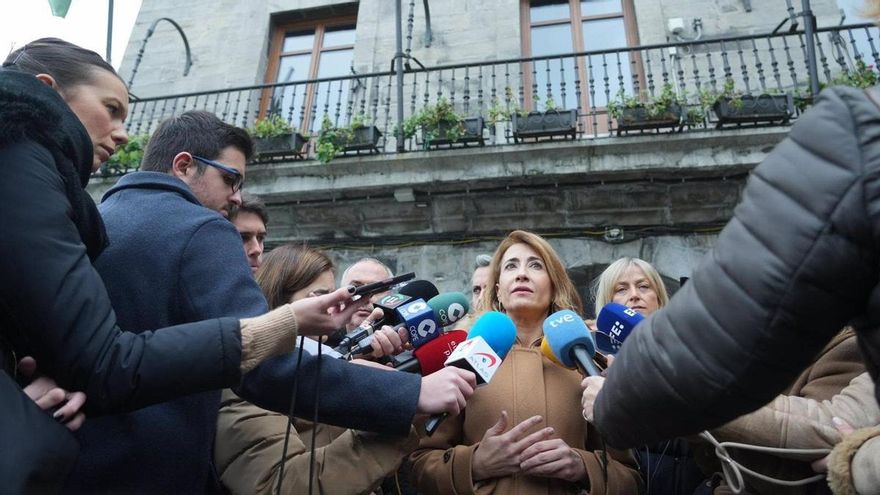 La ministra de Transportes anuncia “ceses” por el error de los trenes que no caben en túneles de Cantabria y Asturias