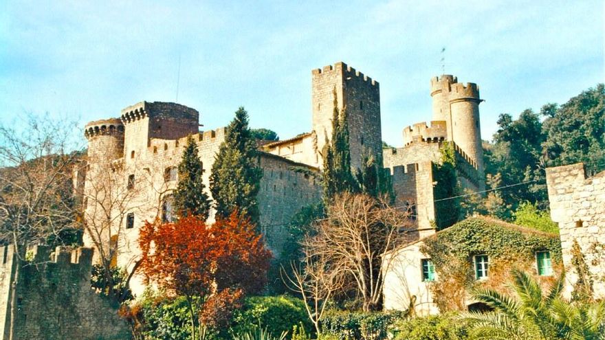El castillo catalán donde se rodó Juego de Tronos en el que podrías vivir