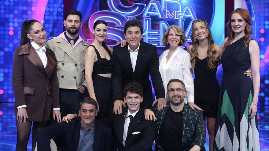 Manel Fuentes junto a los 9 concursantes de 'Tu cara me suena 13'