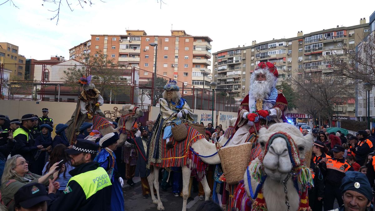 Málaga adelanta cabalgatas, pasacalles y fiestas de Reyes en los distritos ante la previsión de lluvias