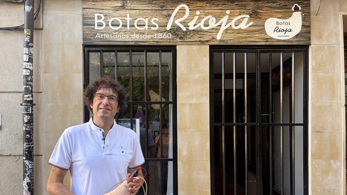 El último botero de La Rioja rescata el oficio familiar a tiempo completo