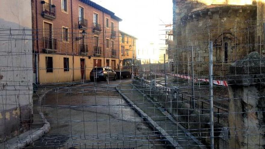 La calle Mercado esta mañana, todo listo para comenzar los trabajos.