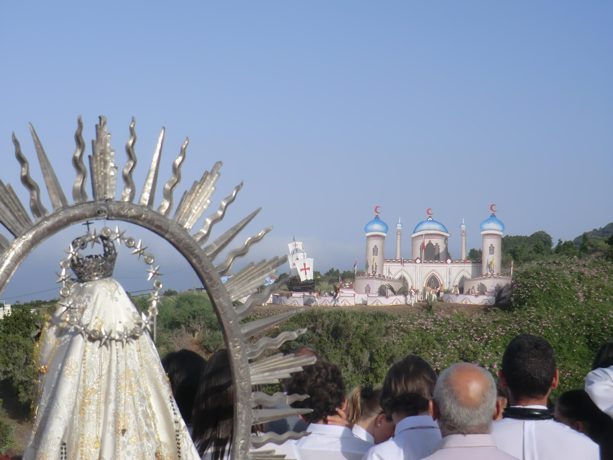 La Virgen del Rosario contempla la batalla. MVH