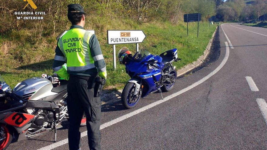La Guardia Civil formuló más de 100 denuncias en las últimas campañas de control de motos y transporte escolar