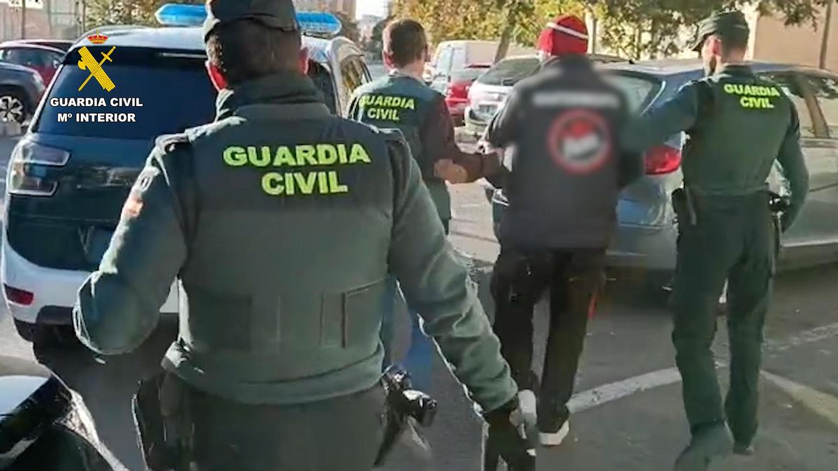 La Guardia Civil detiene en Alicante a un ciberpederasta investigado por 36 delitos en una década