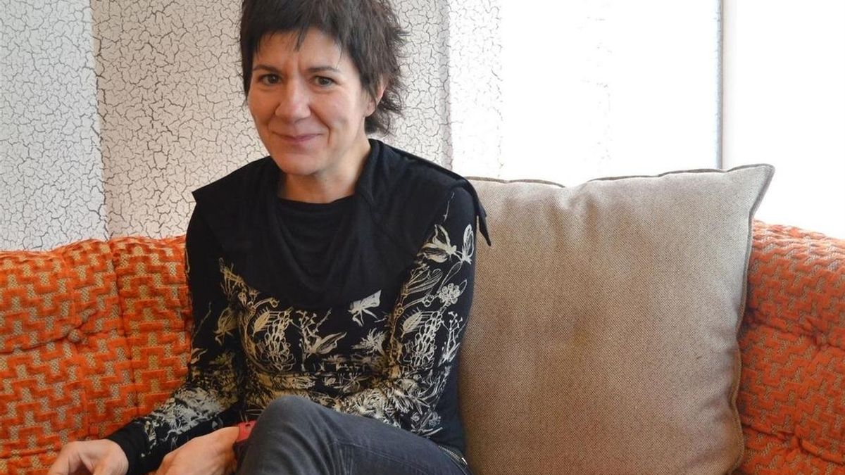 Empar Moliner se disculpa por quemar una Constitución y dice que creyó "pertinente" hacerlo