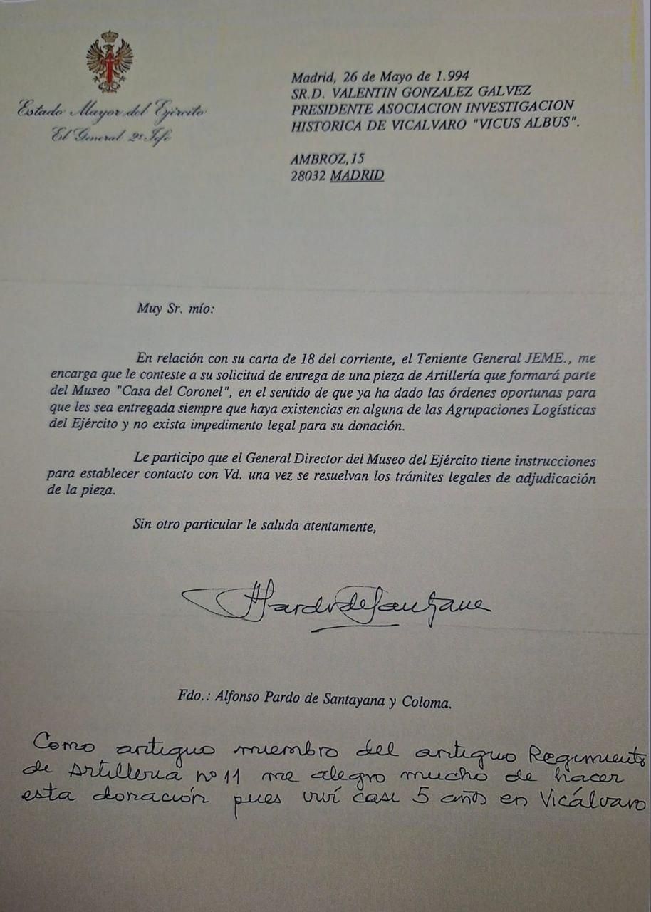Carta remitida a la asociación Vicus Albus por parte del que fuera capitán del cuartel de Vicálvaro, Alfonso Pardo de Santayana y Coloma, para la cesión de la pieza de artillería.