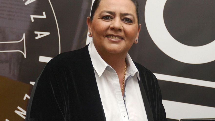 Asaltan la casa de la cantante María del Monte en Sevilla con ella en su interior