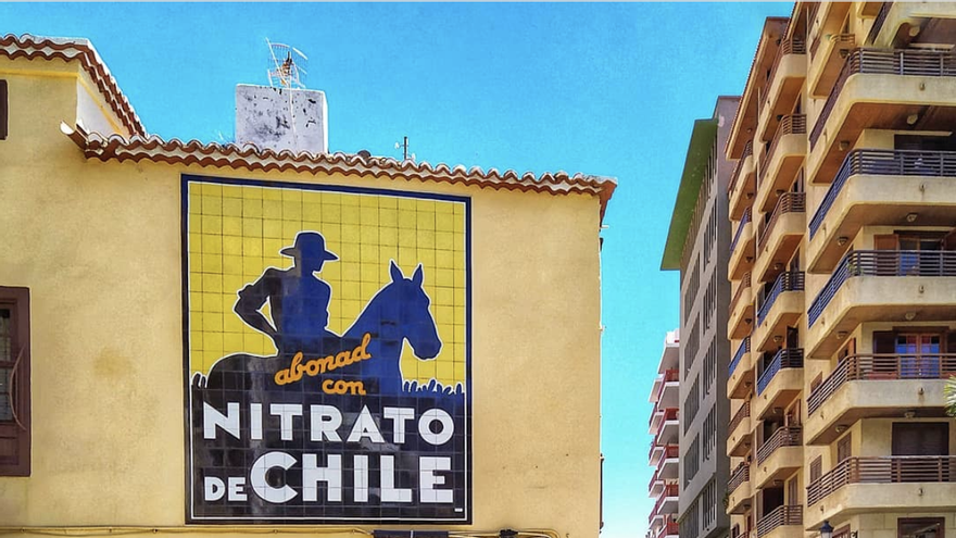 El emblemático mural  de Nitrato de Chile  vuelve a brillar  tras su restauración