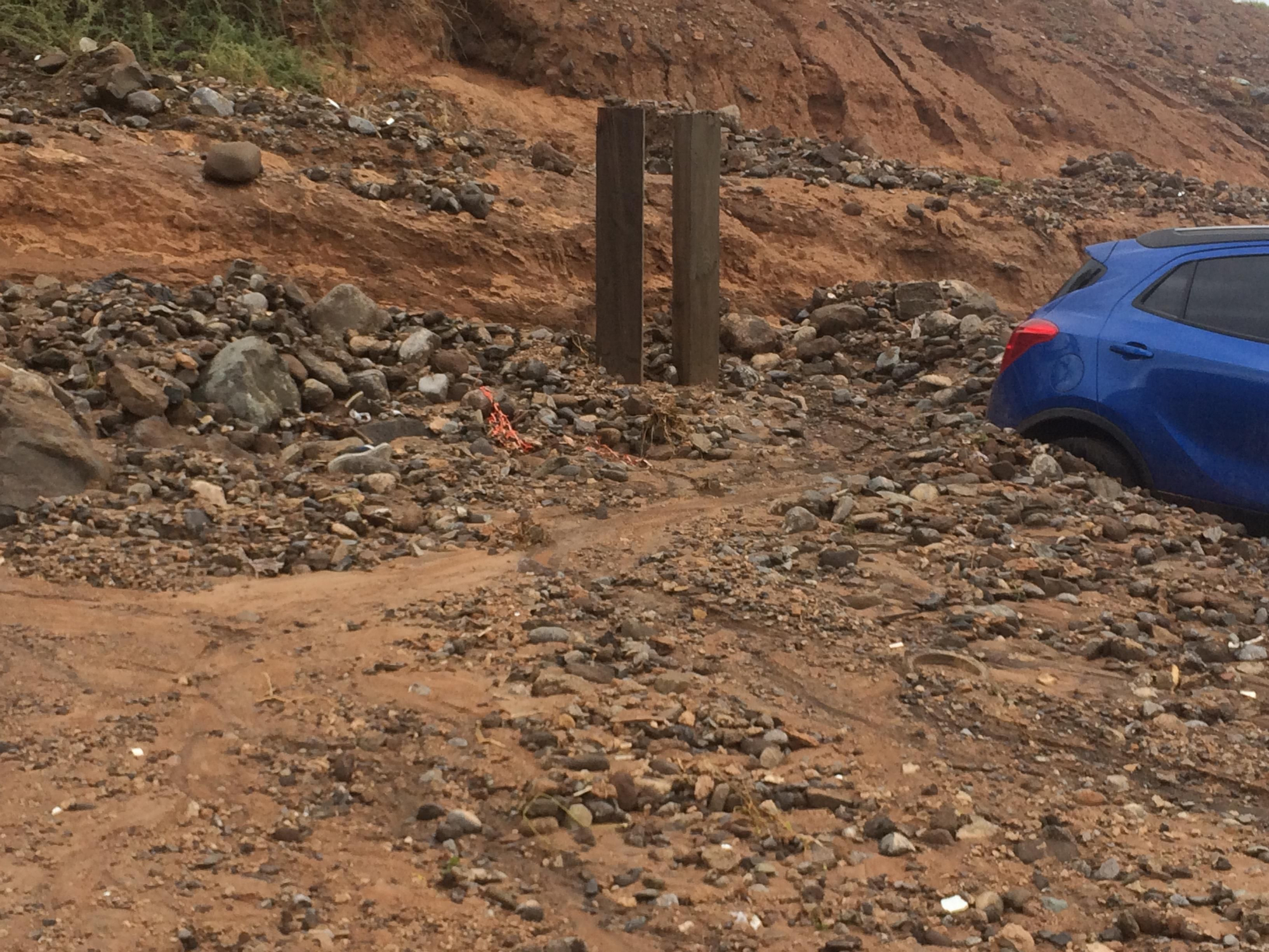 Coches atrapados por un lodazal en Las Palmas