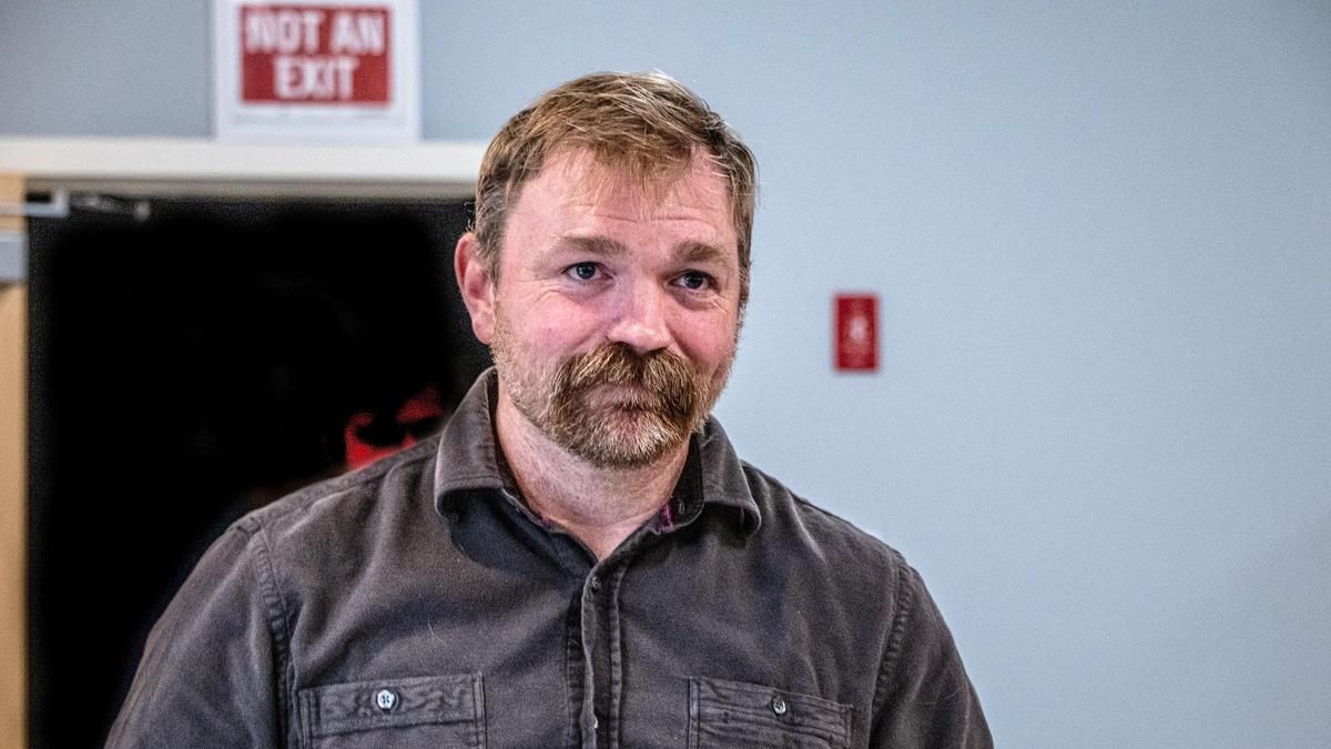 El candidato demócrata al Senado por Maine, Graham Platner, renuncia tras una denuncia de agresión sexual