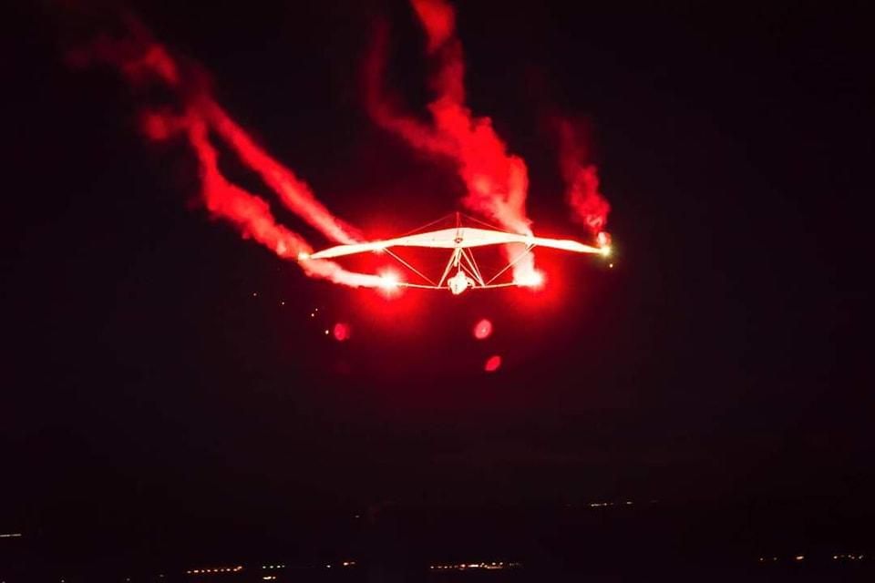 Rey mago bajando en ala delta en Alarilla