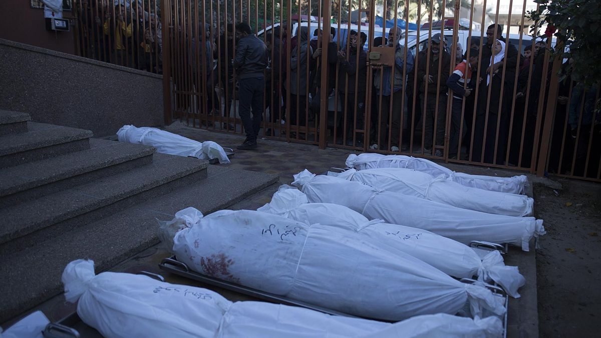 Familiares de víctimas palestinas de uno de los últimos bombardeos de Israel sobre la Franja de Gaza.