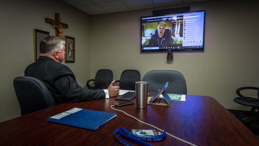 La cúpula de la Iglesia católica de EE UU se parte ante la petición de poder excomulgar a Biden