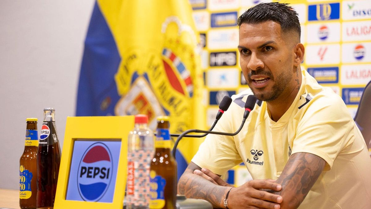 Jonathan Viera receta “tranquilidad” y defiende a Luis García