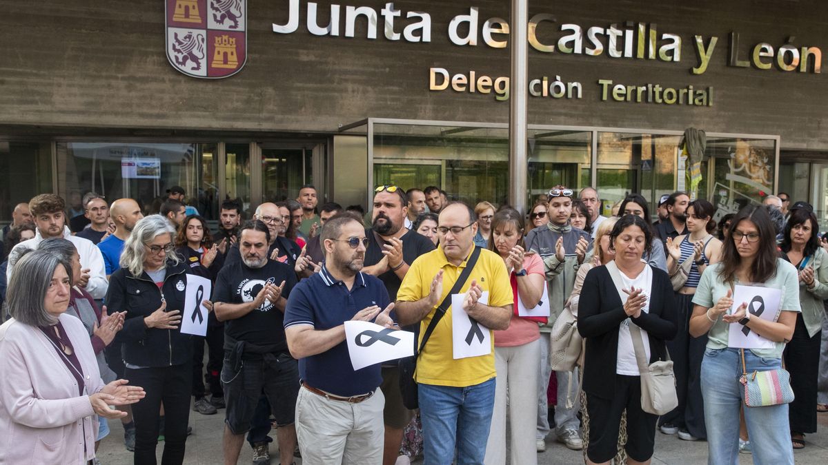 Un centenar de personas homenajea en Soria al bombero muerto en los incendios de León