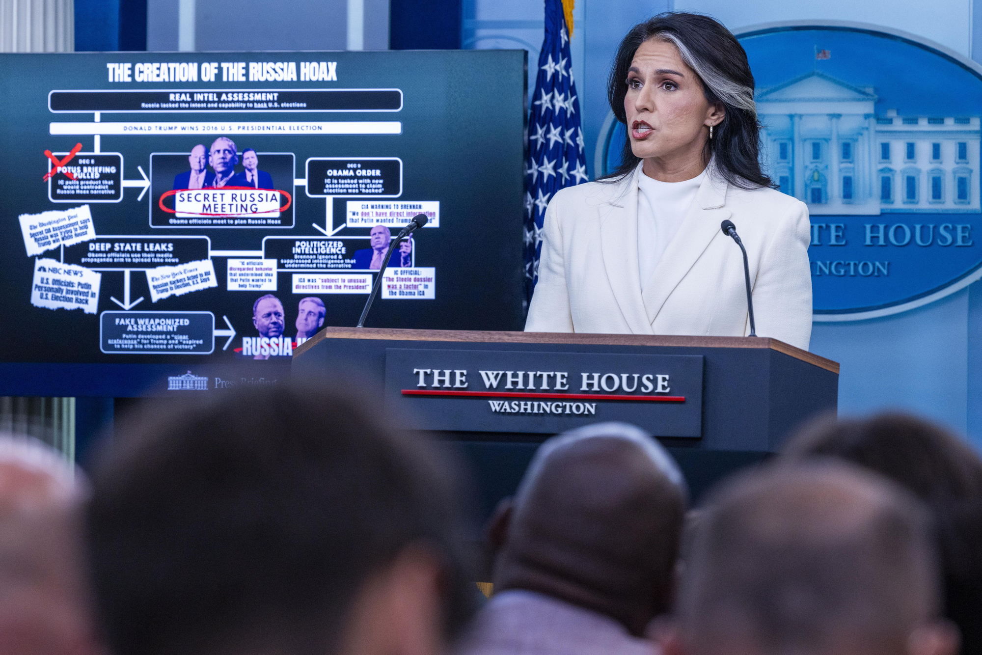 La directora de inteligencia nacional, Tulsi Gabbard, durante la comparecencia en la que intentó culpar a Obama de inventar la 'trama rusa'