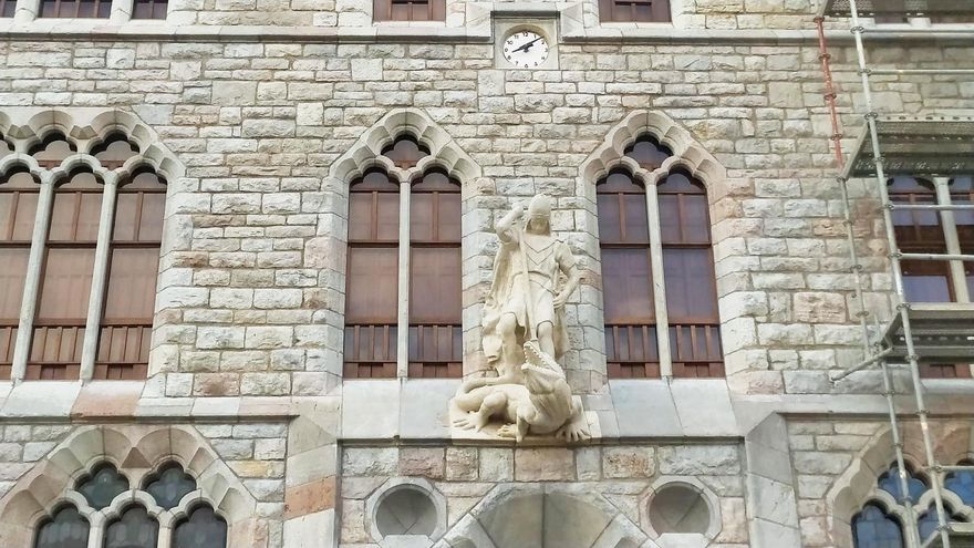 Botines desvela el blanco original de la fachada que diseñó Gaudí en León